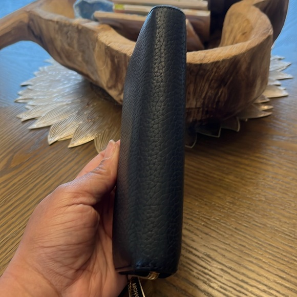 Michael Kors Zippy Wallet , EUC! - Picture 3 of 5